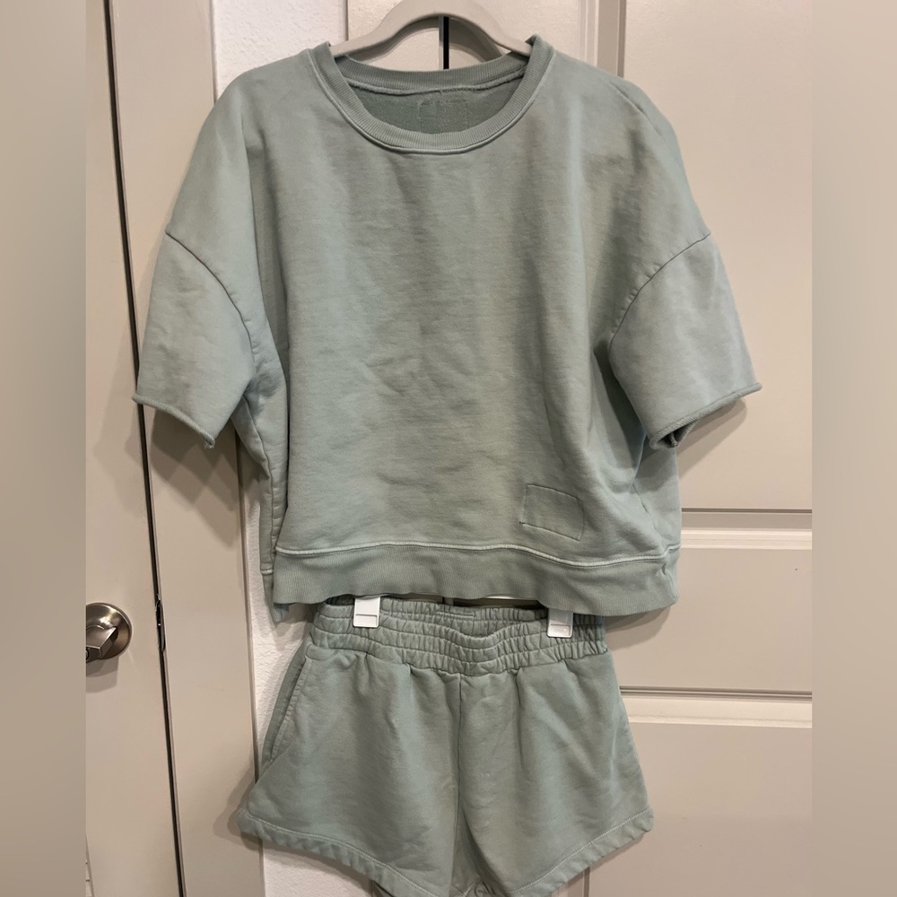 Daily Drills Cropped Sleeve Crew and Short Sweat Set Size XS/S in Color Harbor